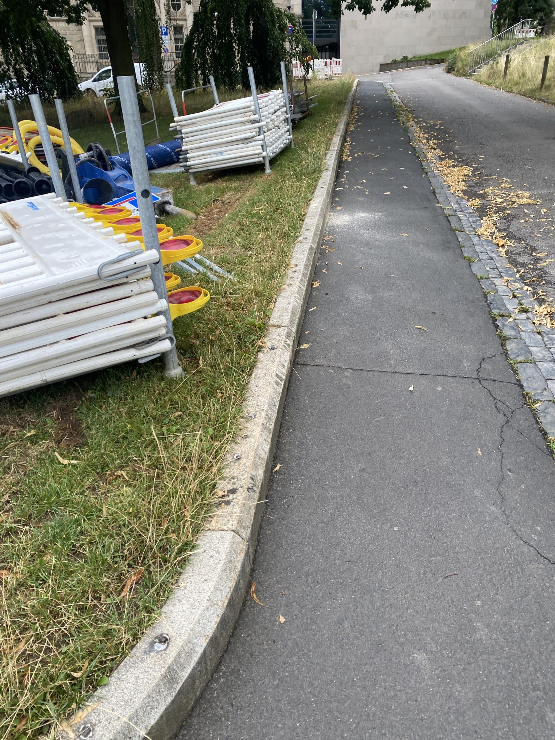 Granitrandsteine vom Grimmplatz in Kassel