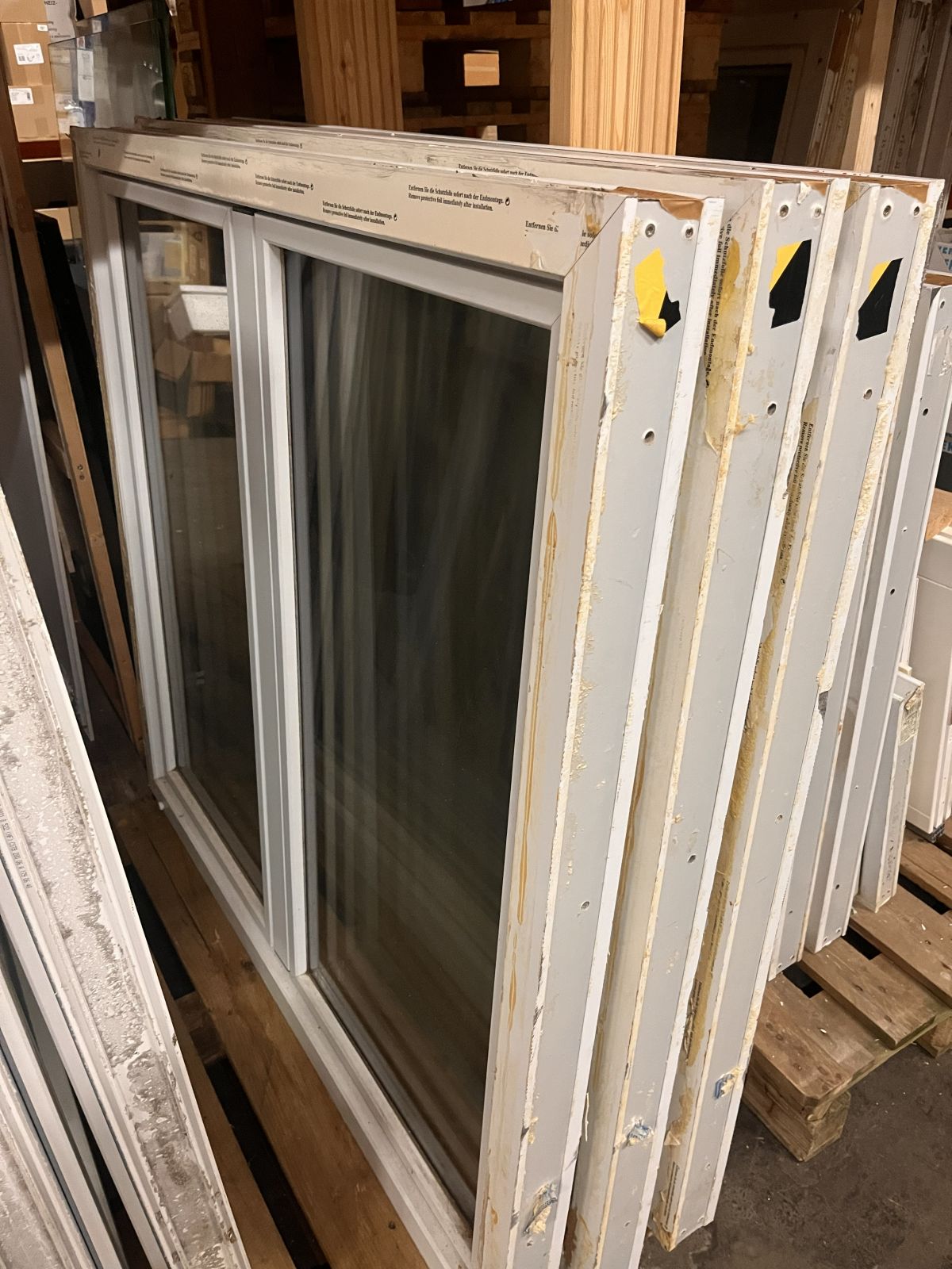 Fenster mit einem Aluminium/PVC Rahmen, 3-fach verglast mit Doppelflügel