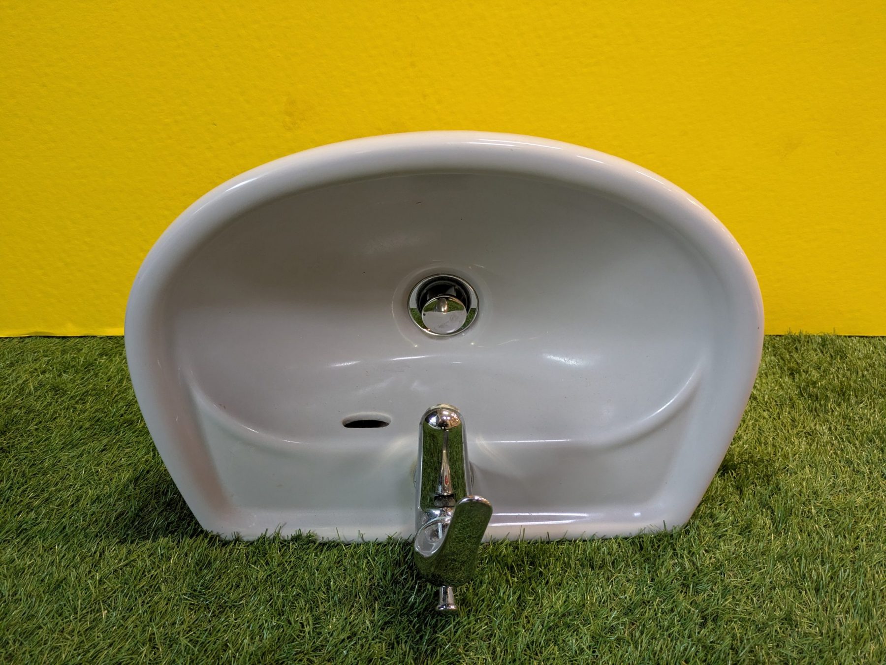 Graues Keramik Waschbecken von KERAMAC